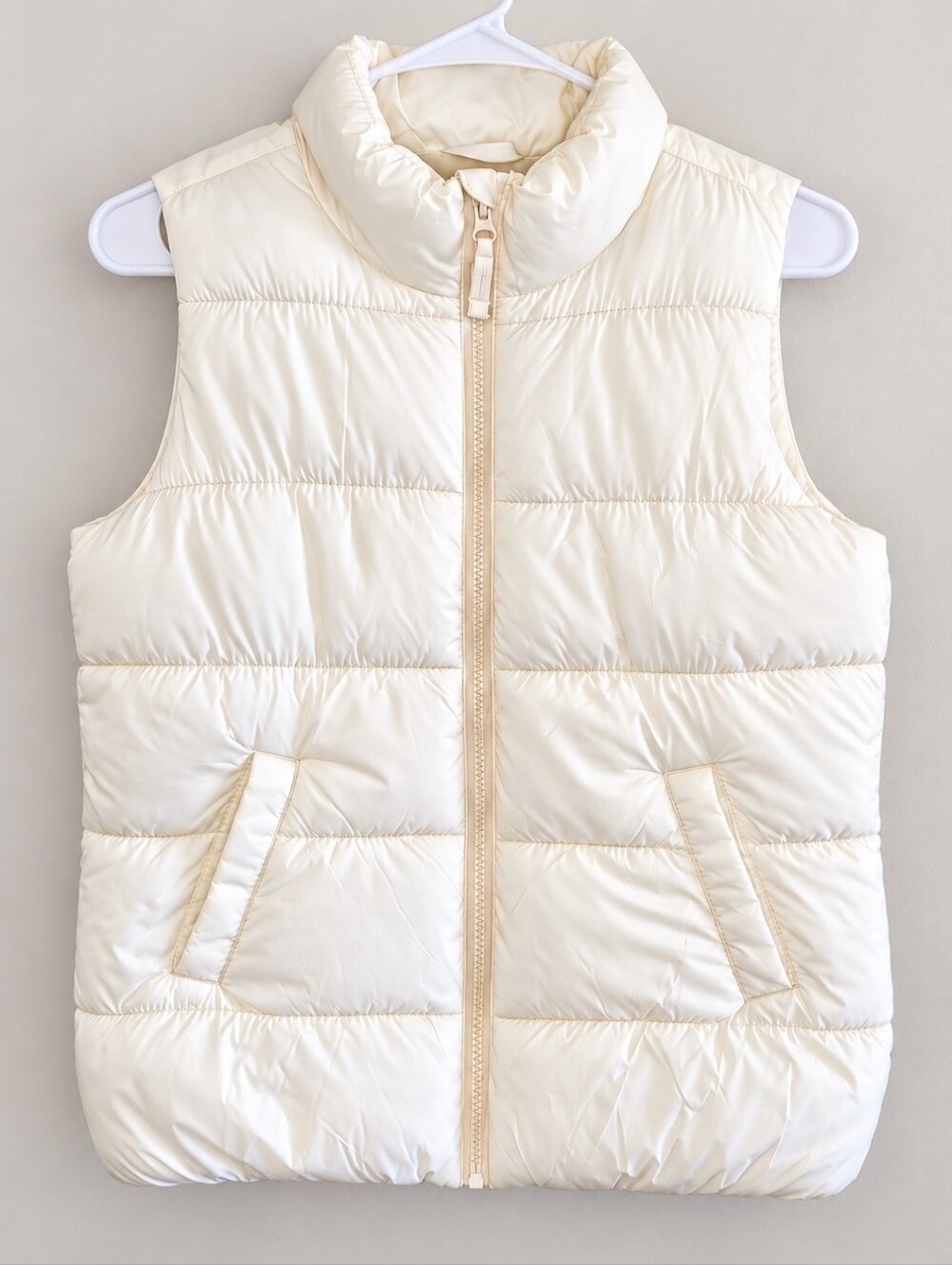 Old Navy Girls XL 14 Cream Puffer Vest Quilted Sleeveless Full Zip Pockets Cozy